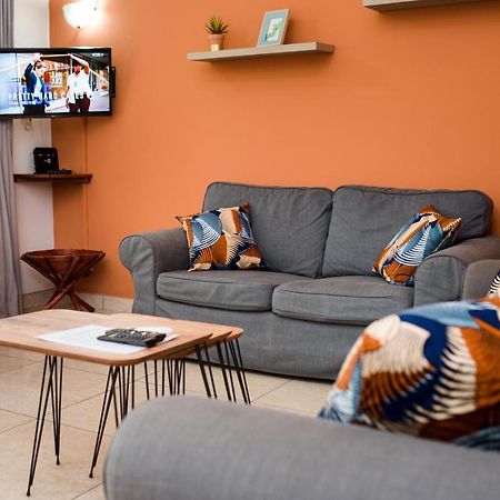 Appartement Charmant Et Lumineux Pointe Noire Exteriör bild