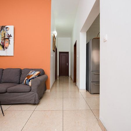 Appartement Charmant Et Lumineux Pointe Noire Exteriör bild