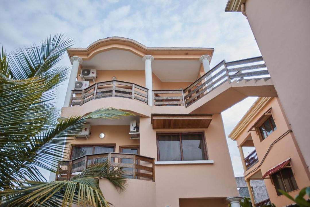 Appartement Charmant Et Lumineux Pointe Noire Exteriör bild