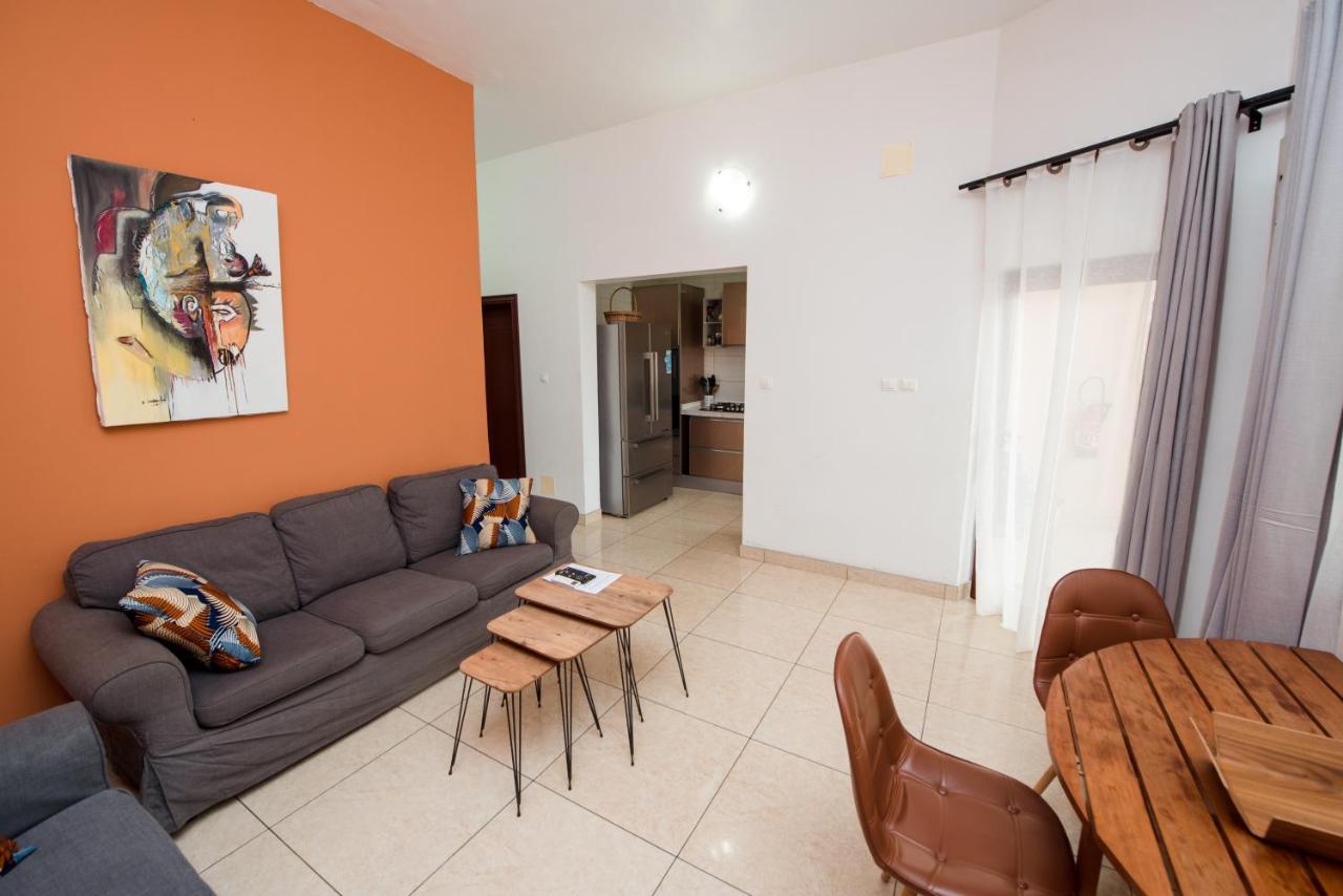 Appartement Charmant Et Lumineux Pointe Noire Exteriör bild