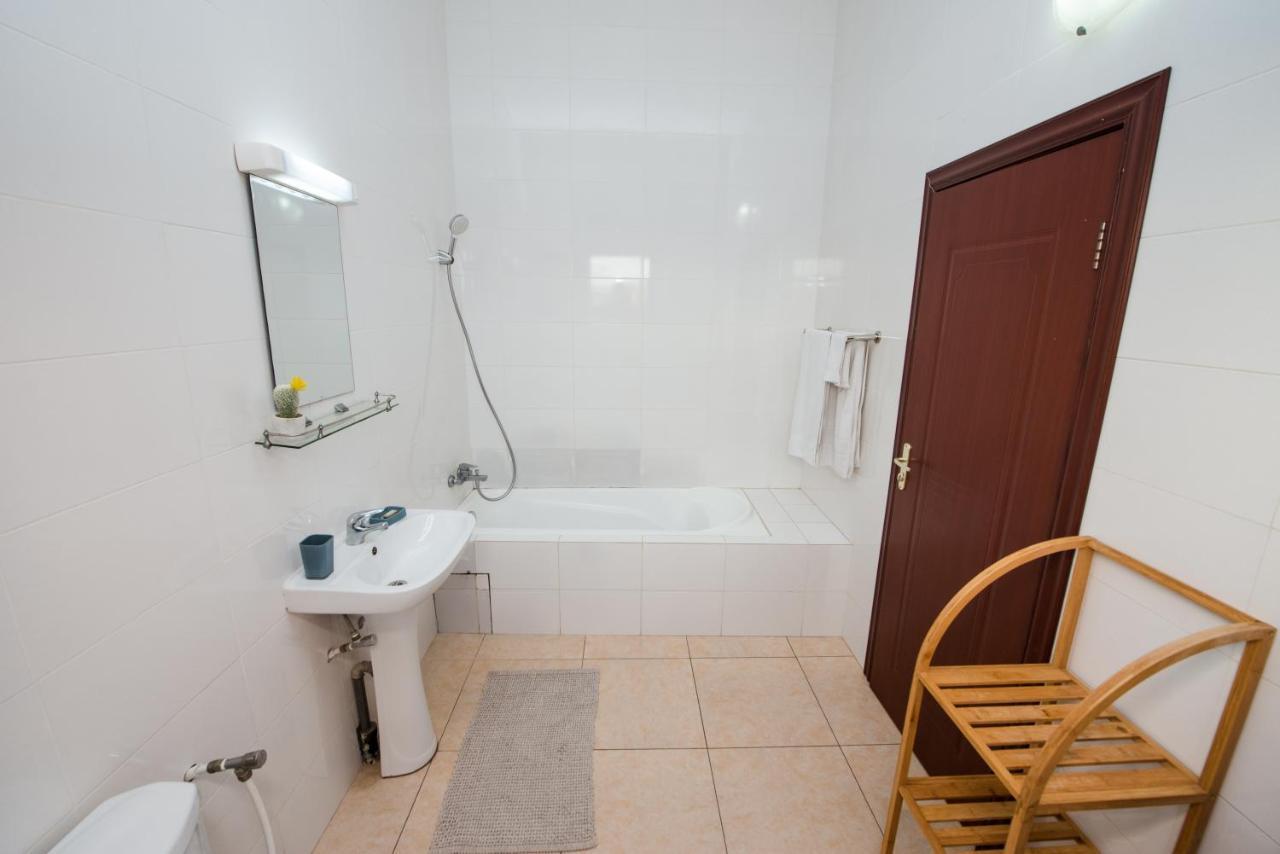 Appartement Charmant Et Lumineux Pointe Noire Exteriör bild