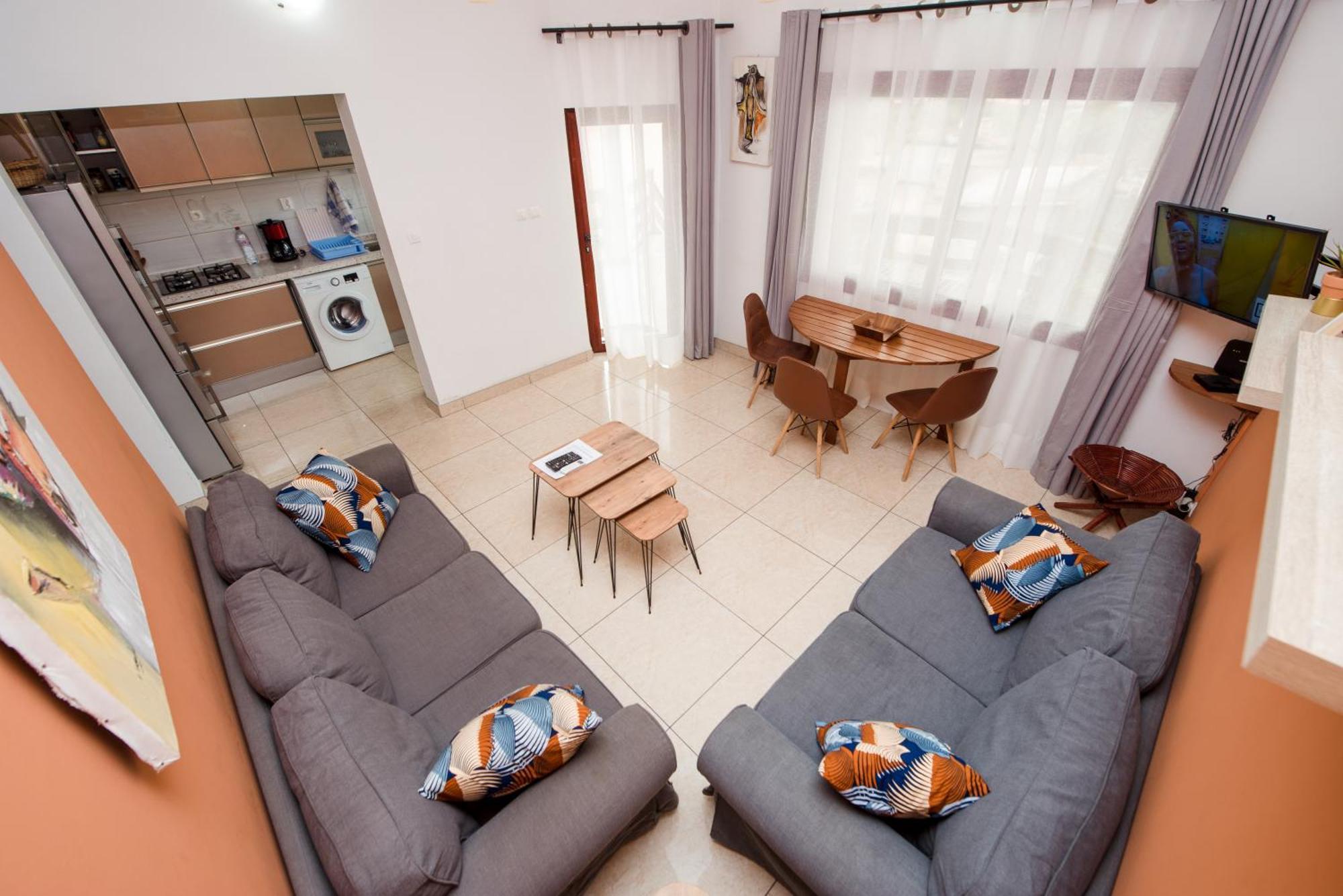 Appartement Charmant Et Lumineux Pointe Noire Exteriör bild